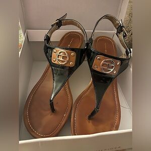 Tommy Hilfiger wedge heels 🖤🤎 size .. 10